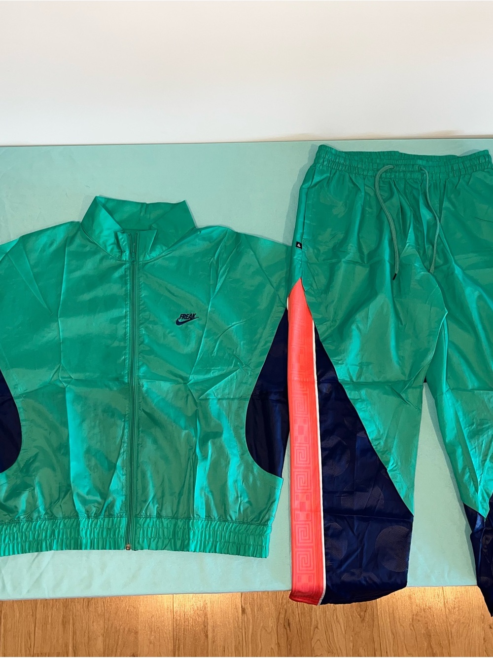 Nike Giannis Men's Lightweight Track Suit Jacket and Pant